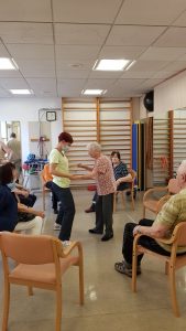 Prebivalci doma starejših občanov plešejo