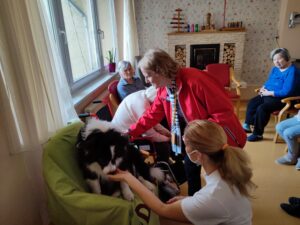 Prebivalci doma starejših občanov z demenco in pes